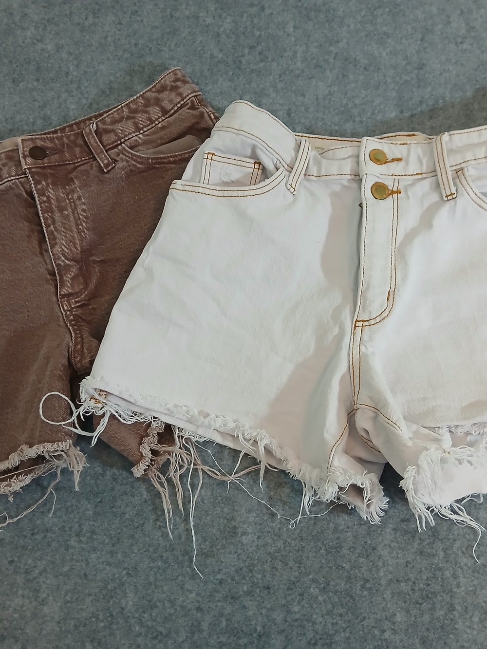 Lot of 2 Universal Thread Women's Cutoff Denim Shorts Size 4/27 White Brown